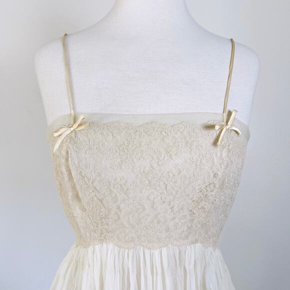 Vintage 1940s Nightgown by Iris Creme Nylon Seersucker Crepe // Size 32 Small - Picture 2 of 11